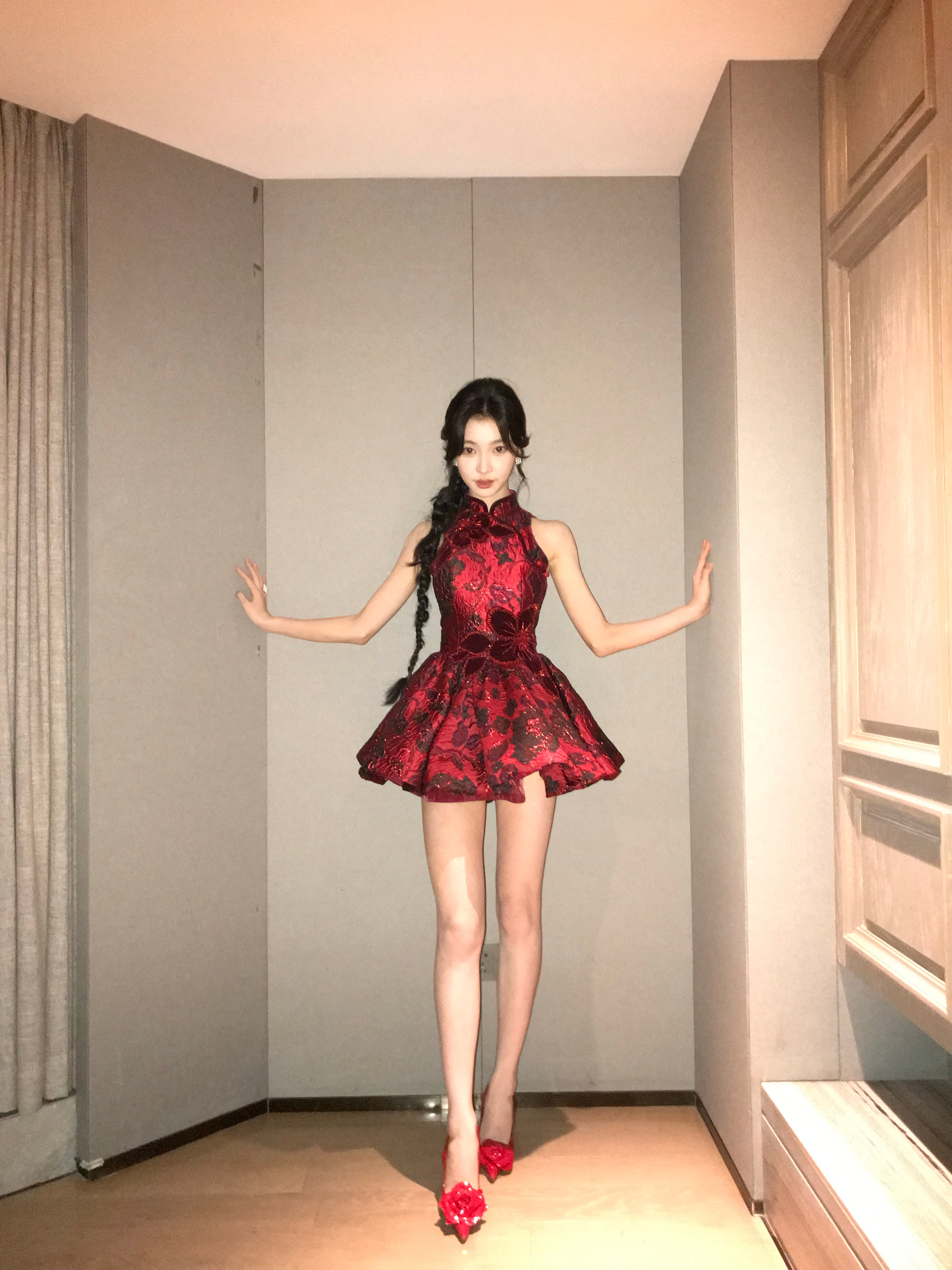 #易梦玲[超话]##易梦玲的腿##易梦玲好像个福娃娃# 易梦玲的腿，让我相信了‘