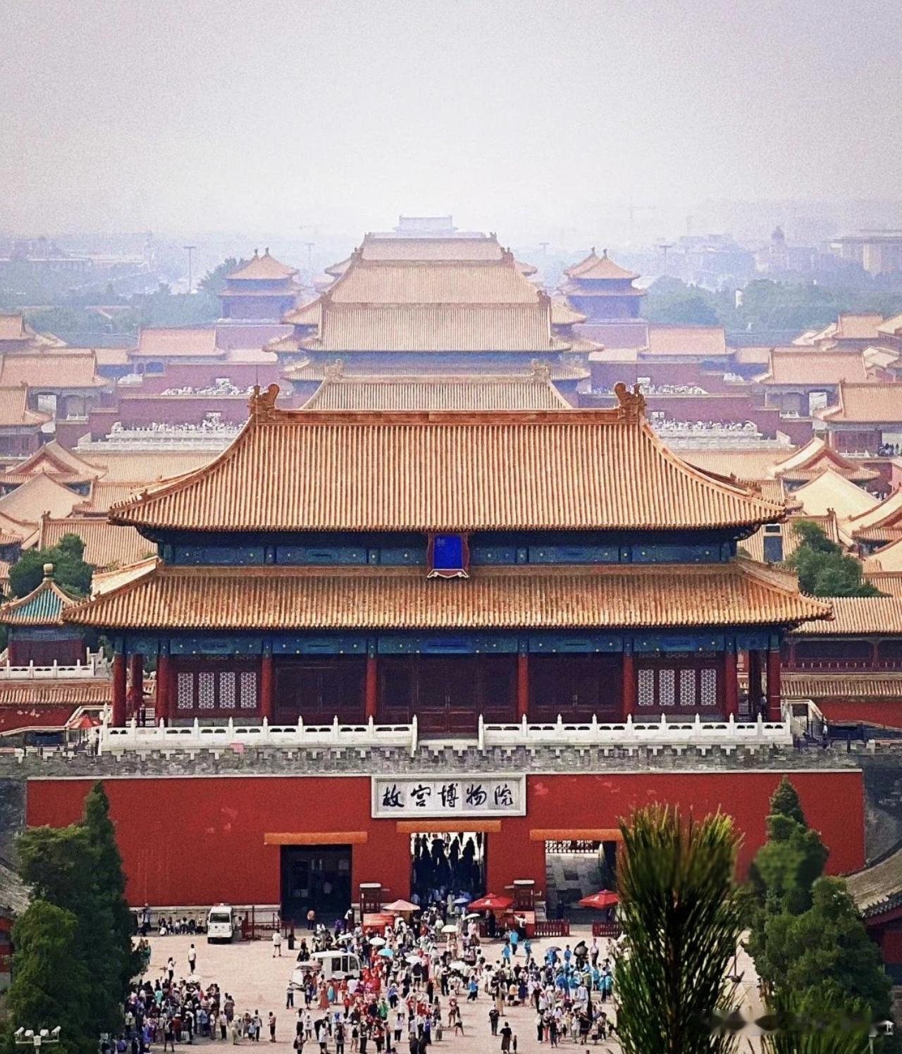这是在头条上认识的一小老弟，我看他写的头条，陪弟妹来北京了，就在他头条上留言给他