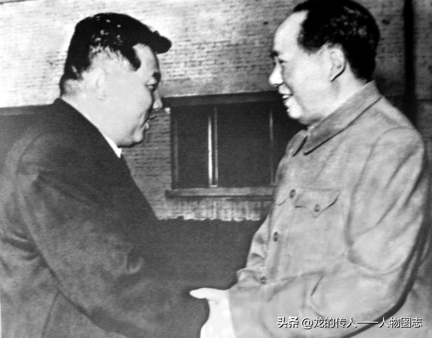 1951年6月毛主席在北京会见朝鲜劳动党中央委员会委员长、内阁首相金日成，就战争