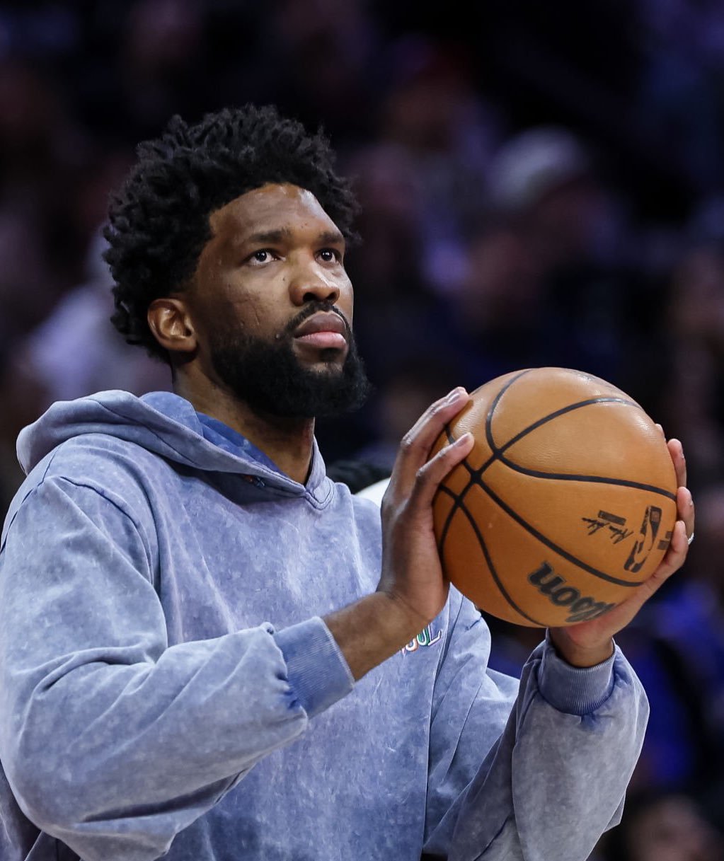 据NBA记者Tony Jones报道，乔尔·恩比德仍未恢复赛场活动。[并不简单]