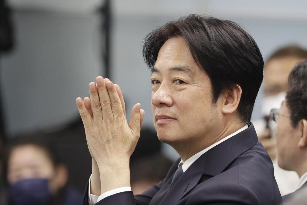 日舰慢悠悠逛台海，赖清德吹“安全”，结果被蒋万安一句话打脸！
 
你见过军舰“散