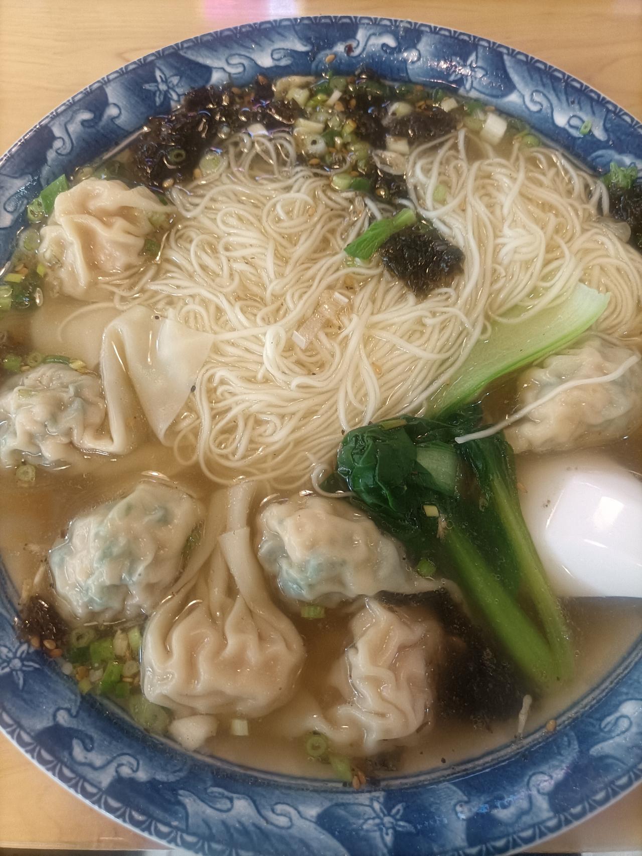【夏之韵·一碗云吞面】今日美食打卡
一碗云吞面，
身心愉悦也。
每天生活记录打卡