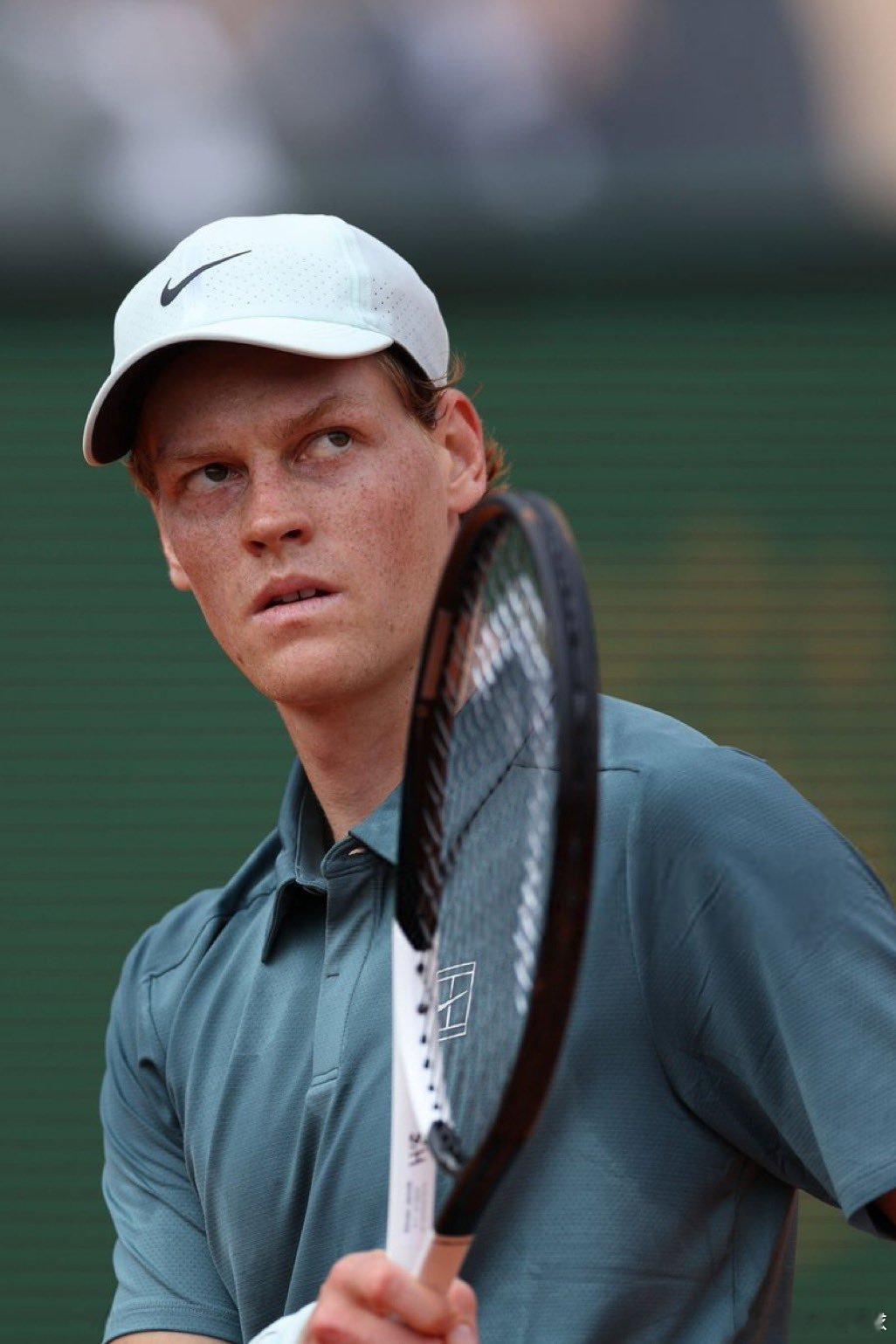 辛纳连续打进4个大师赛决赛。 他现在已经在大师赛中连续21场获胜。 他还赢得了他