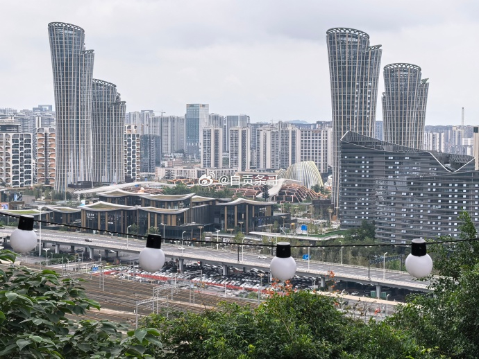 旁边宜宾基建已经这么牛了？ ​​​