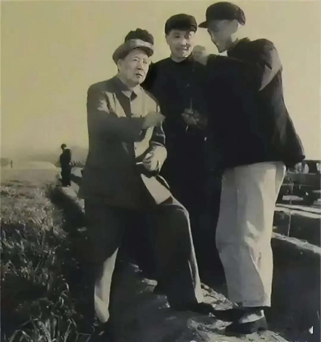 毛主席就是根植在亿万人民心底当之无愧的伟人。他带领劳苦大众冲破旧社会的重重压迫，
