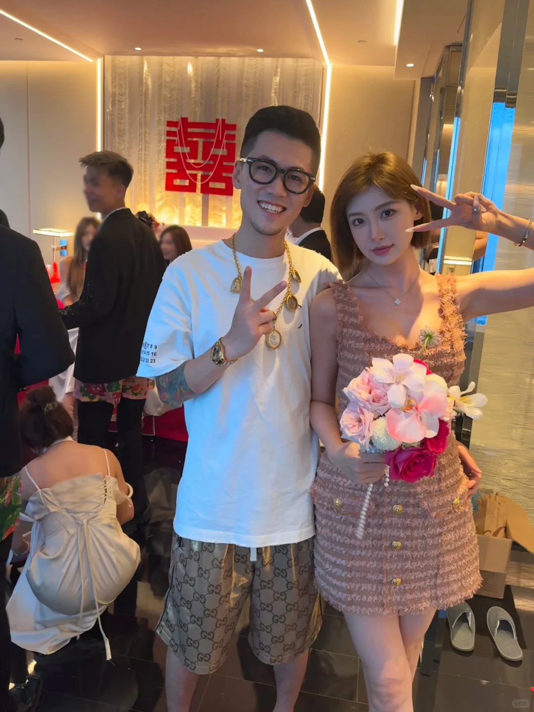 “而爱人应当是 铺满了一生”