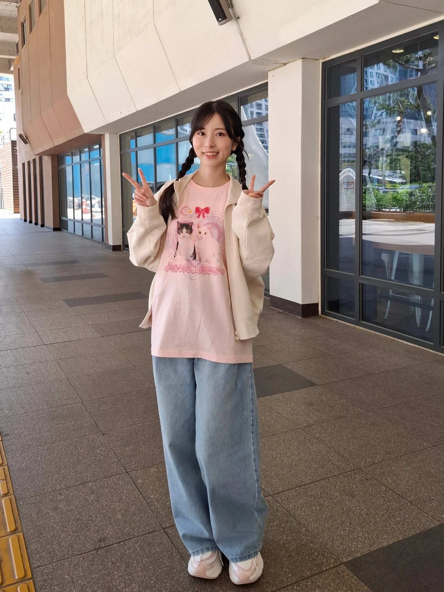 佐々木琴子「韓国にいったときの🐱🐱」 