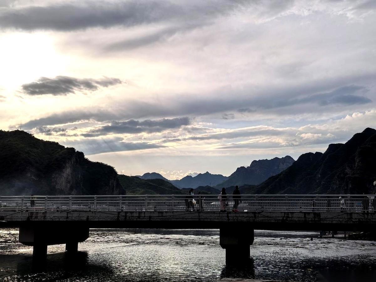 国际足联把账单递过来，据说咱们这边瞅了一眼，直接给扔了回去。
凭什么？
就凭比赛