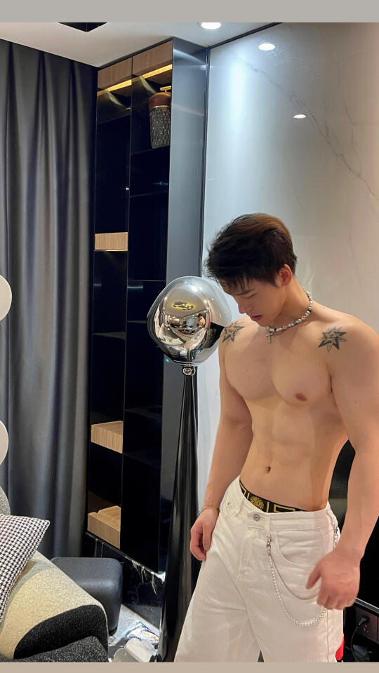 1️⃣腹肌、1️⃣个健身男