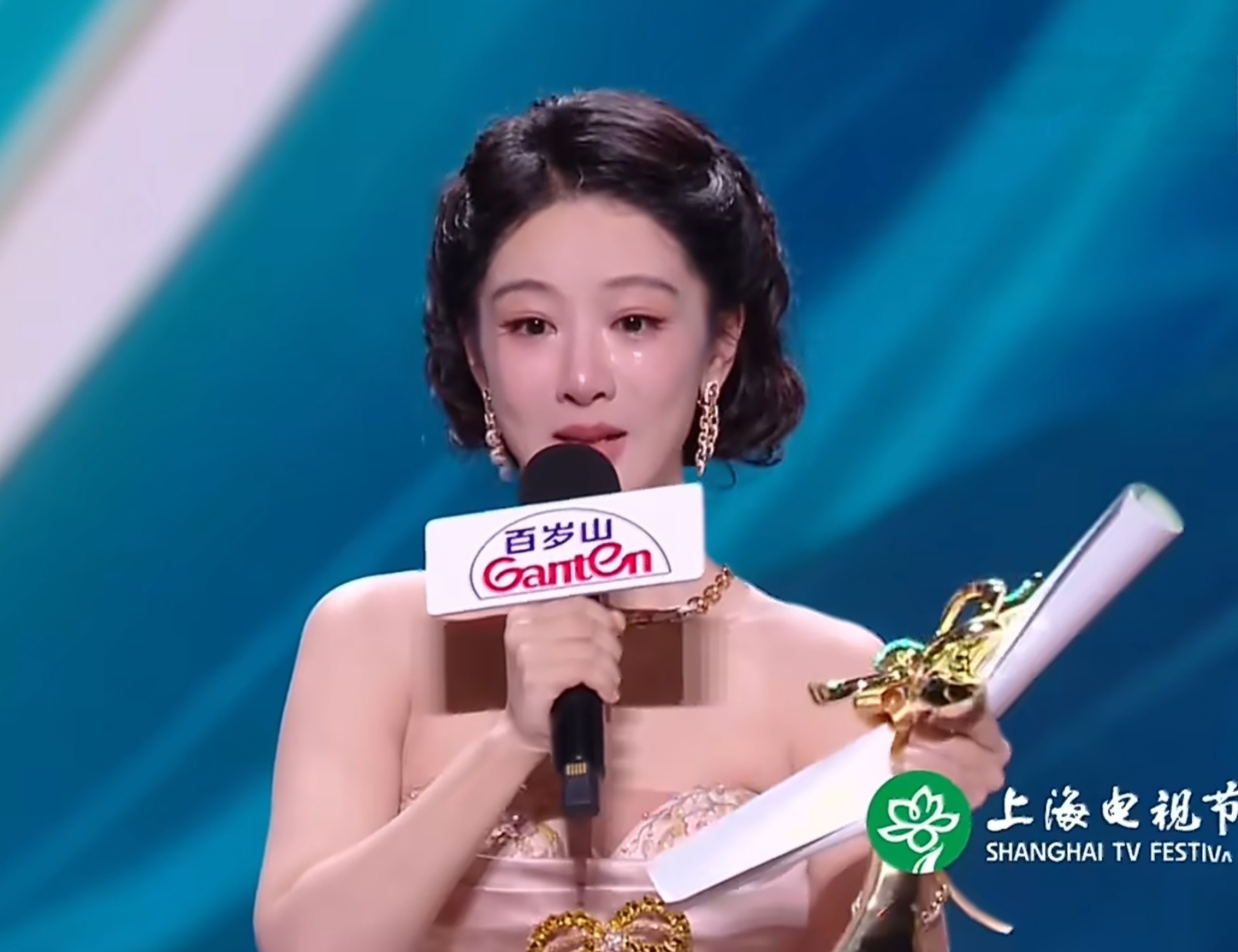 “我觉得这不是我的终点是演员杨紫的起点”边哭边说些很有野心的话，事业心强到离谱 