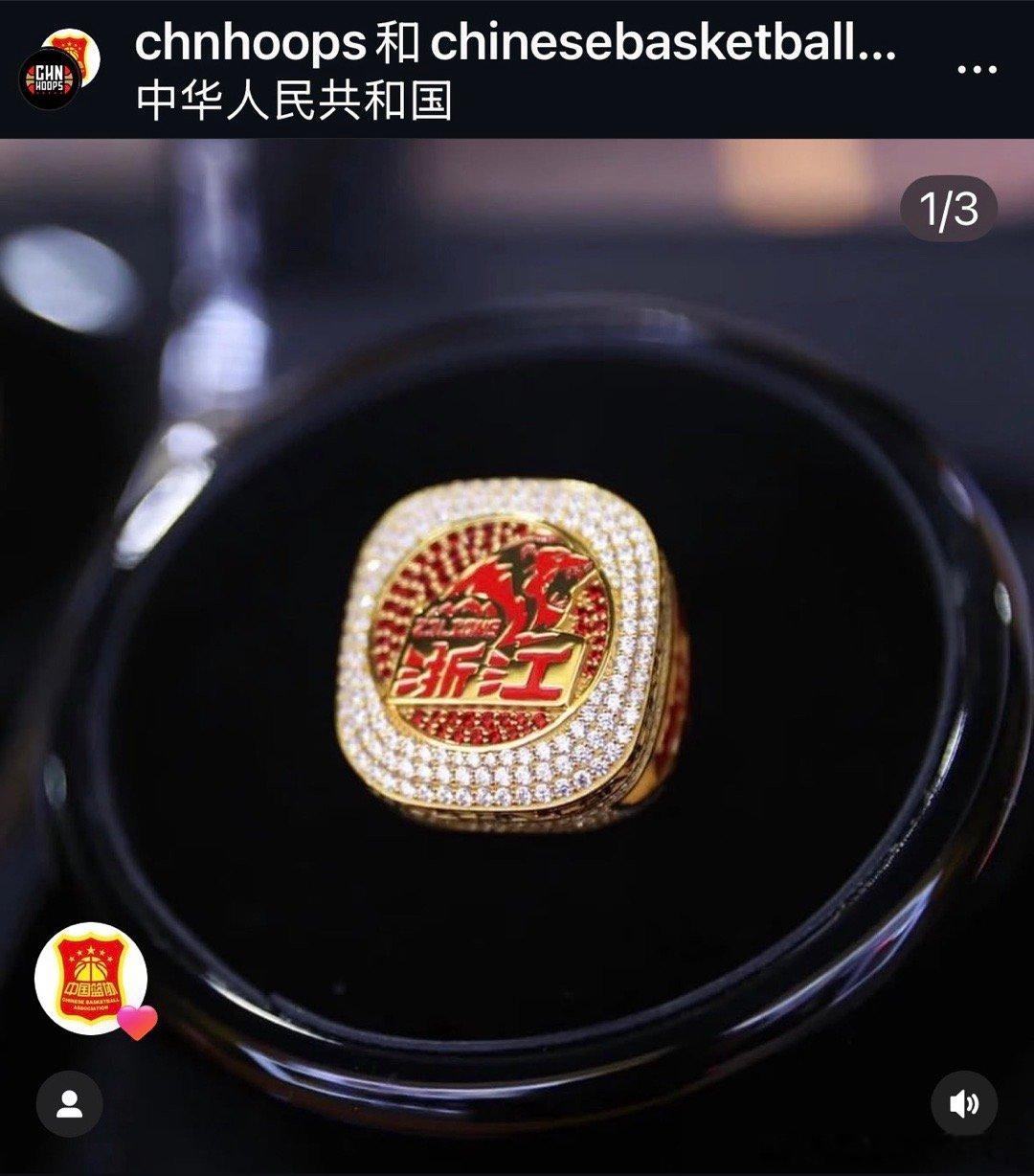 看看别人 啊？这配色怎么感觉像是给稠州的呢？我都恍惚了……谁夺冠了来着？ 