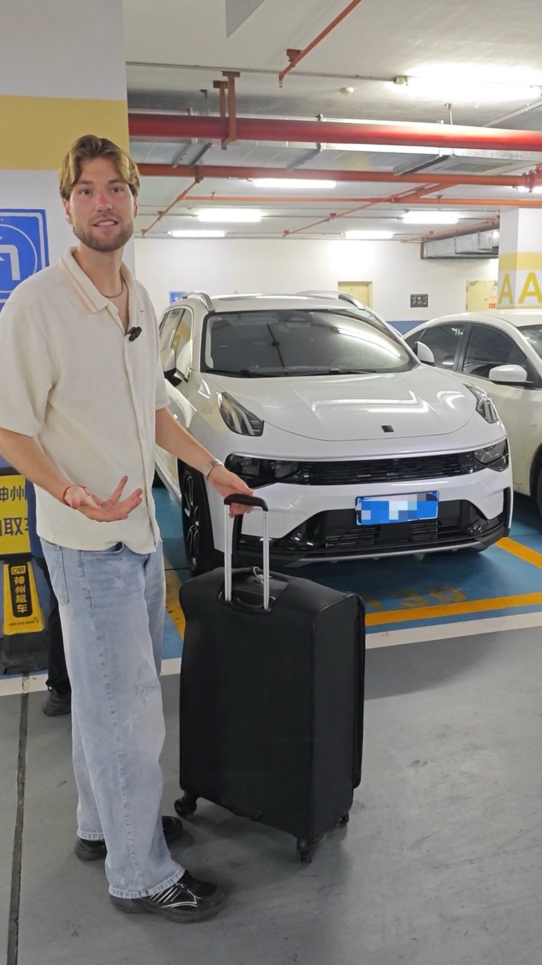 谁能逃过神秘的东方力量外国友人租车体验老广三件套 外国小哥来中国租车自驾旅游，在