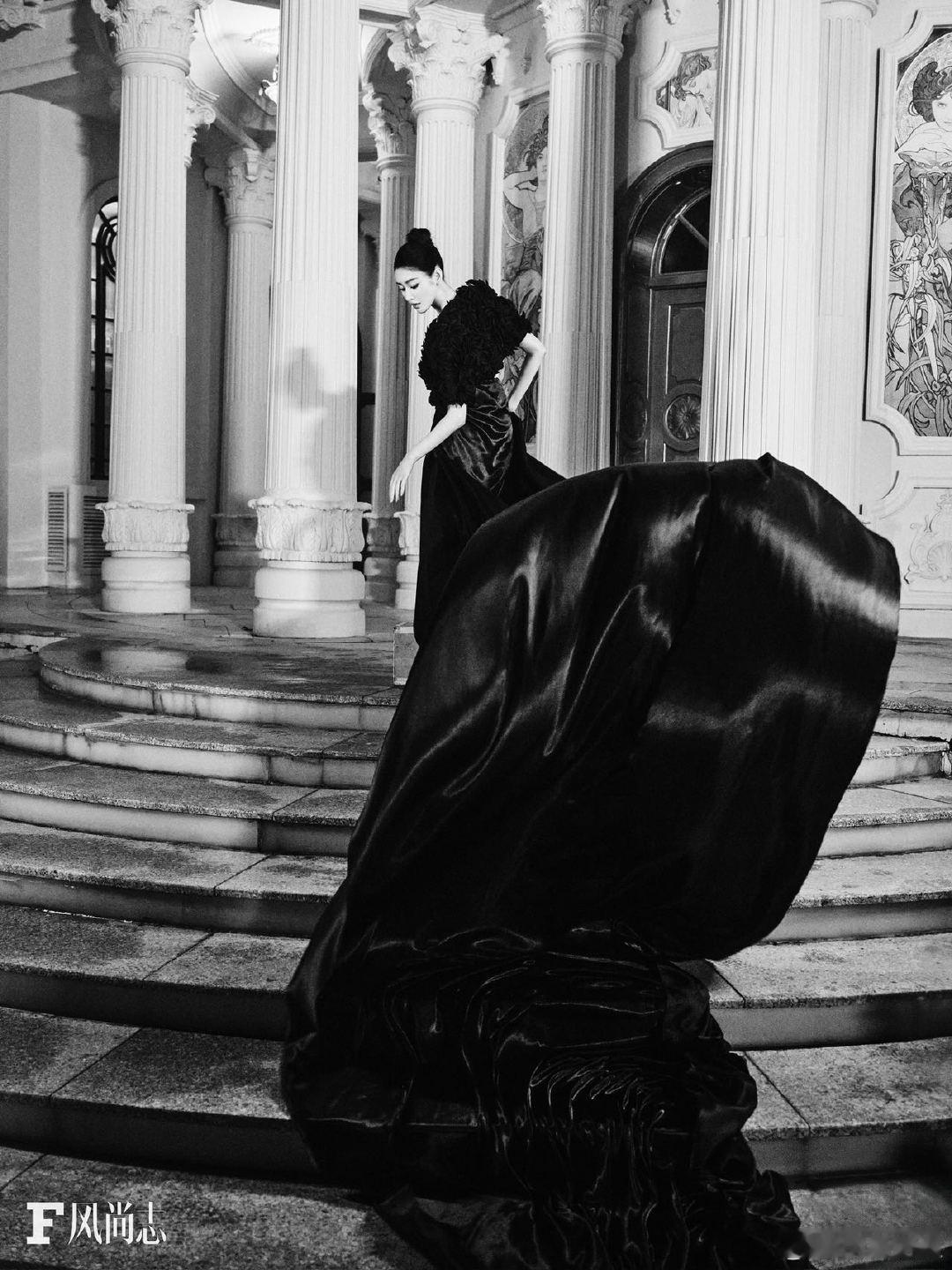 张天爱风尚志五月刊封面张天爱胶片感大片张天爱登风尚志五月刊封面，胶片质感氛围感拉