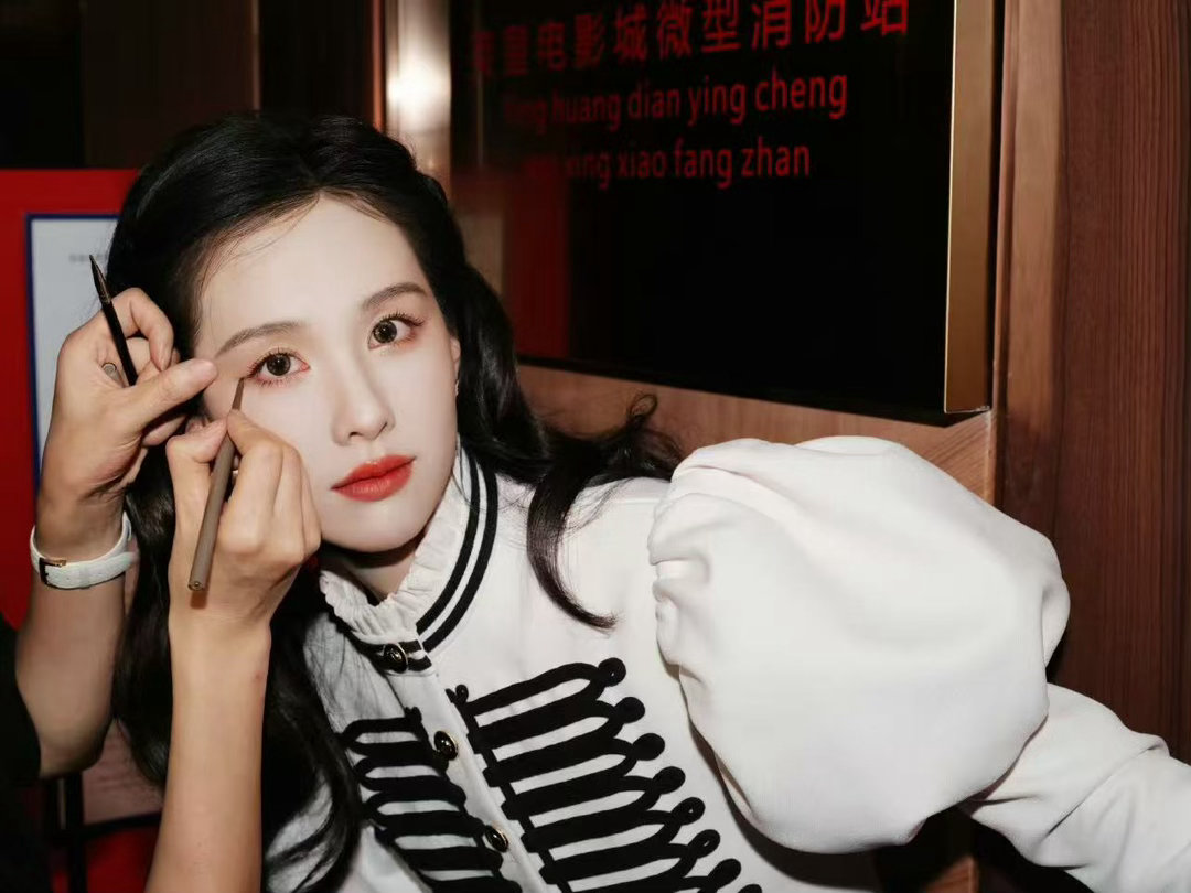 陈都灵一次肘击舞换来终身内向陈都灵曝跳肘击舞后被剧组贴脸开大  陈都灵的肘击舞后