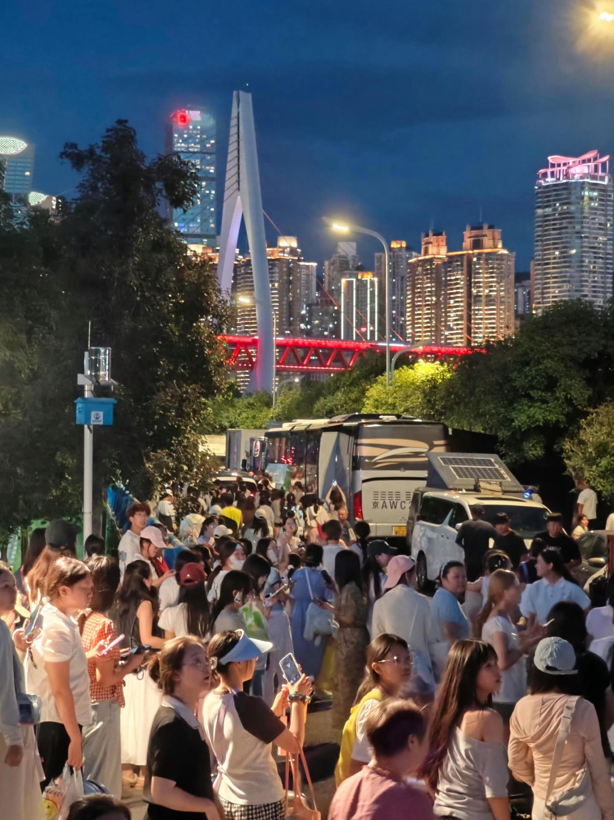 鞠婧祎万花世界剧组发倡议书了让大家不要追车、不要在剧组聚集、也不要传播非公开信息