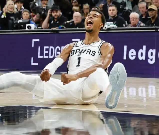 文班亚马 末节18分封神！文班38+12+5+5创历史 马刺逆转公牛终结6连败n