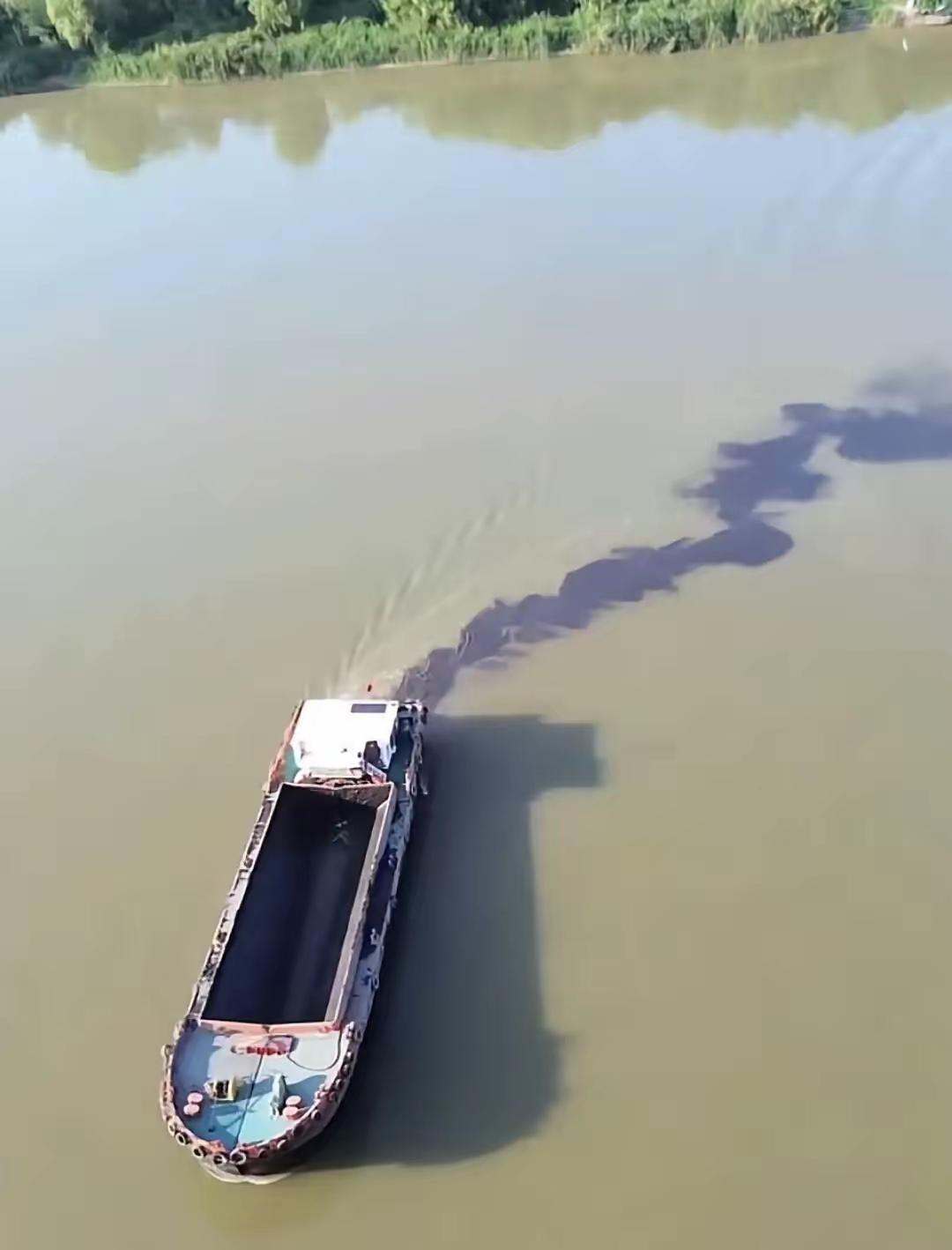 建议严查！湖北武汉，一名博主原本拿无人机拍摄长江沿岸，没想到镜头飞到青山长江大桥