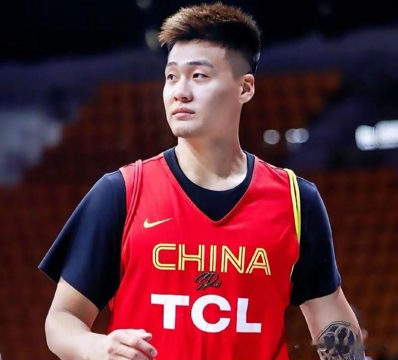 虽然中国男篮半场46:42领先格鲁吉亚，但有一项数据确实不能看，那就是助攻。半场