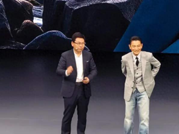 余承东刘德华再同台：双向奔赴合作，是娱乐圈和科技圈的顶配范本