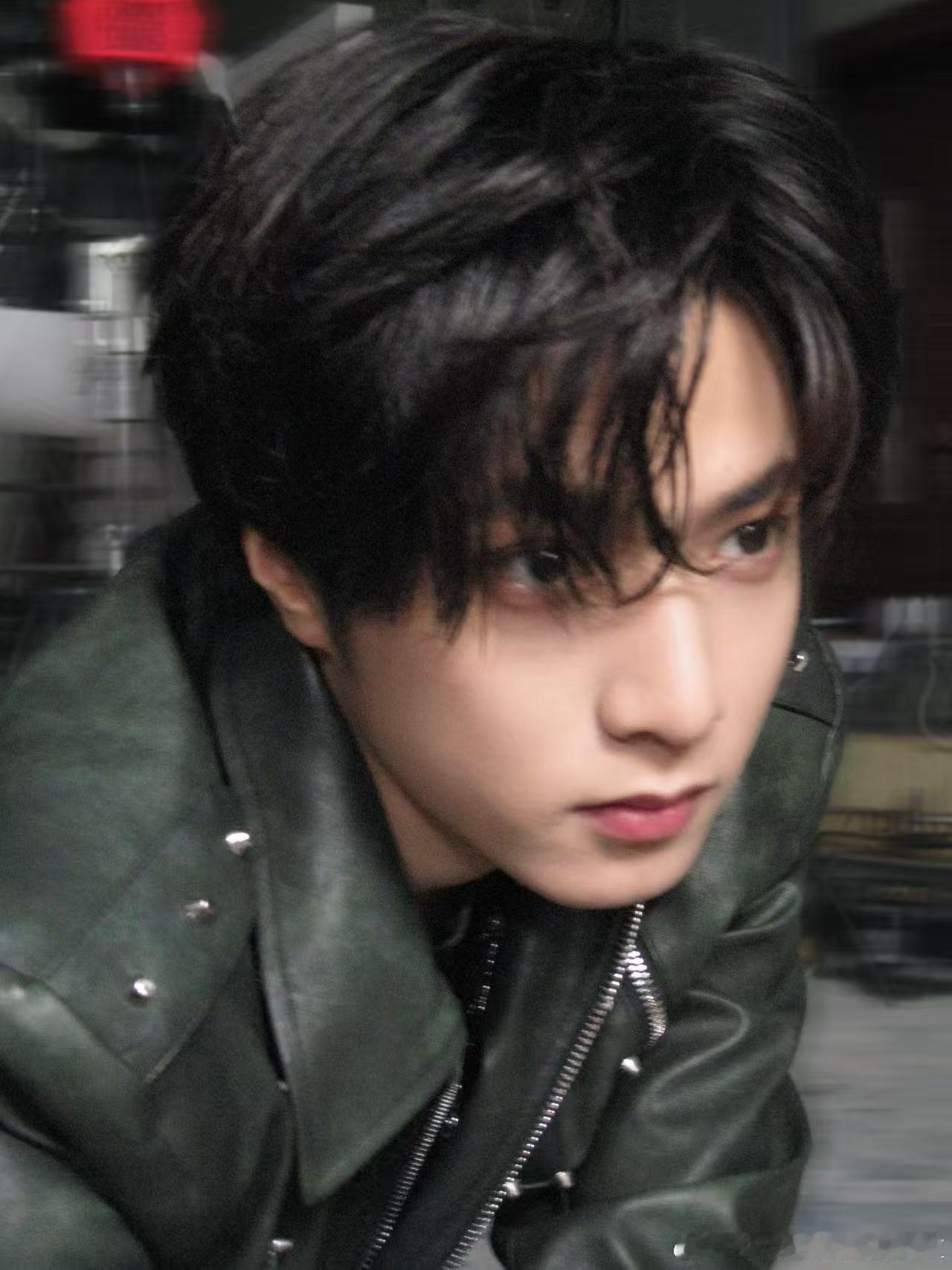 刘耀文就记得张真源吃大餐了 刘耀文妥妥吃货本性藏不住，提起跑男第一反应不是游戏环