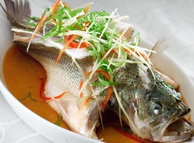 年夜饭的餐桌上，鱼是必不能少的硬菜，寓意“年年有余”，但90%的人都吃错了！今天