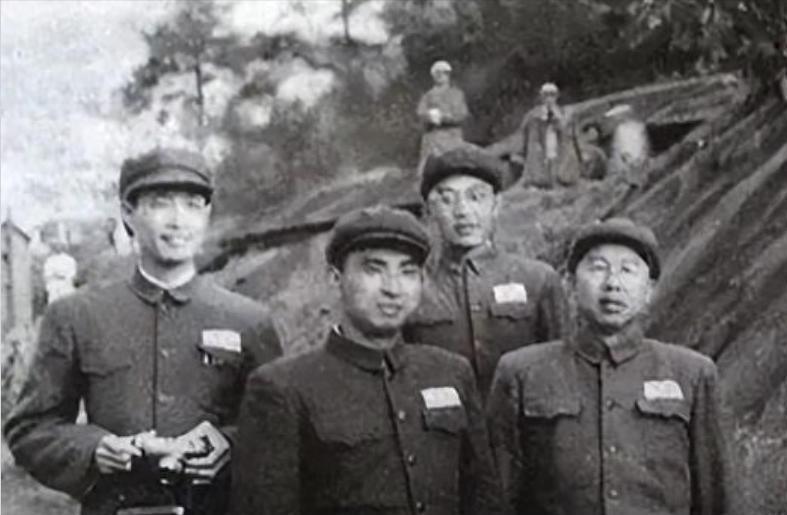 杨勇住院后人生方向未定，杨得志了解情况后主动邀请：何不来济南军区共谋发展？
19