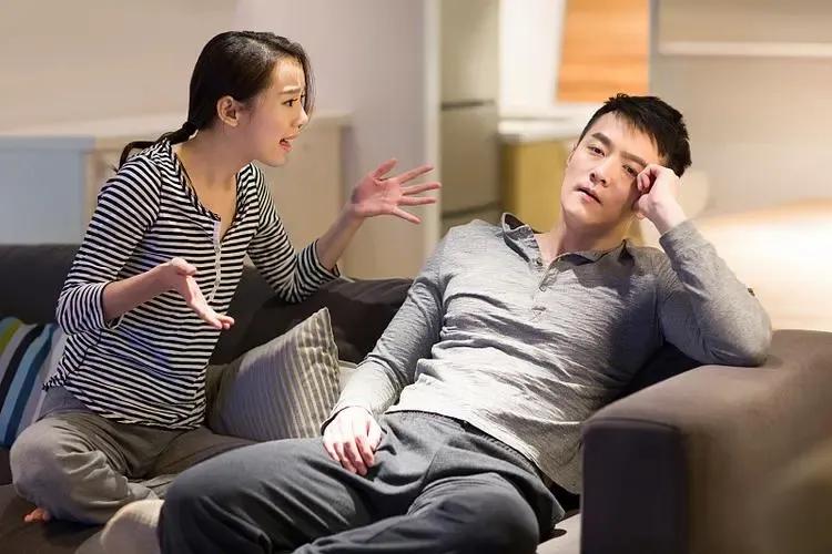 女人跟男人吵架是不是都喜欢说这句话？
我阿姨跟姨父结婚二十多年，自从大女儿出生后