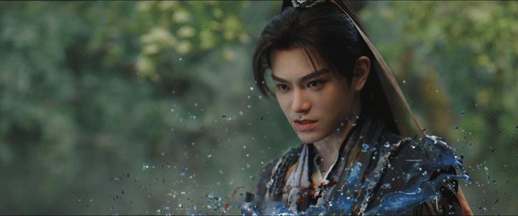 #永夜星河第11集好燃# 在永夜星河第十一集的剧情里面打斗戏特效堪称一绝，法术像