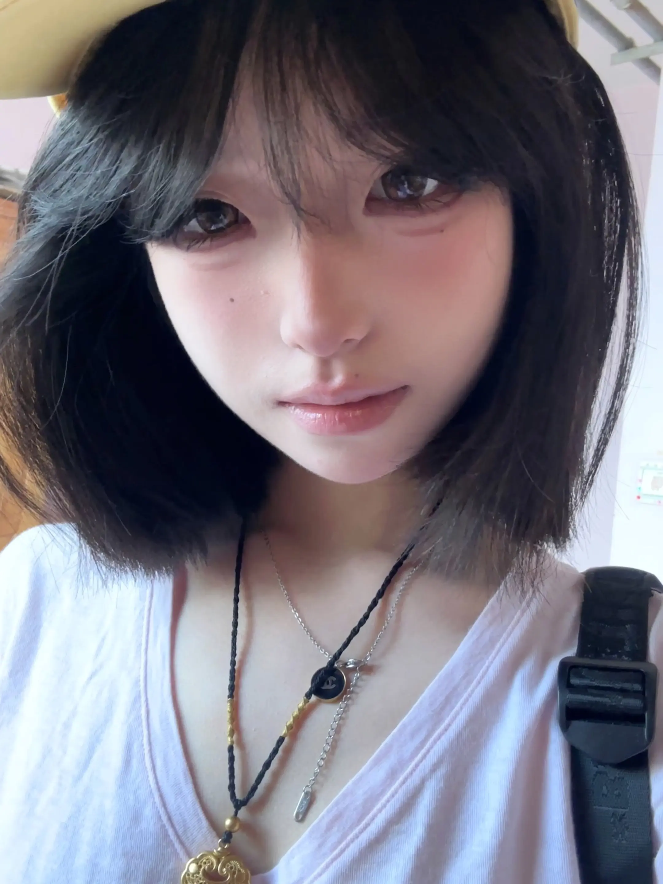 你总爱说食言的话  我也总是信。