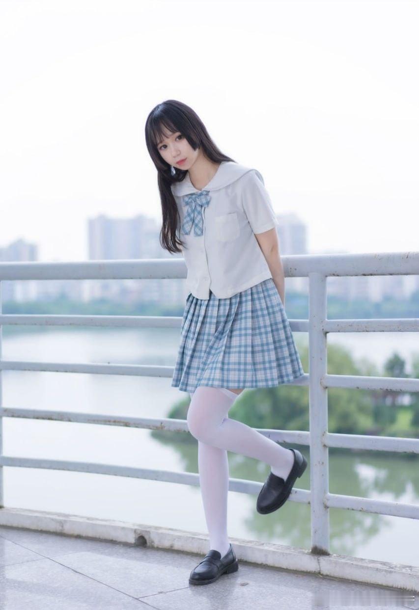 过膝白丝配jk ​​​