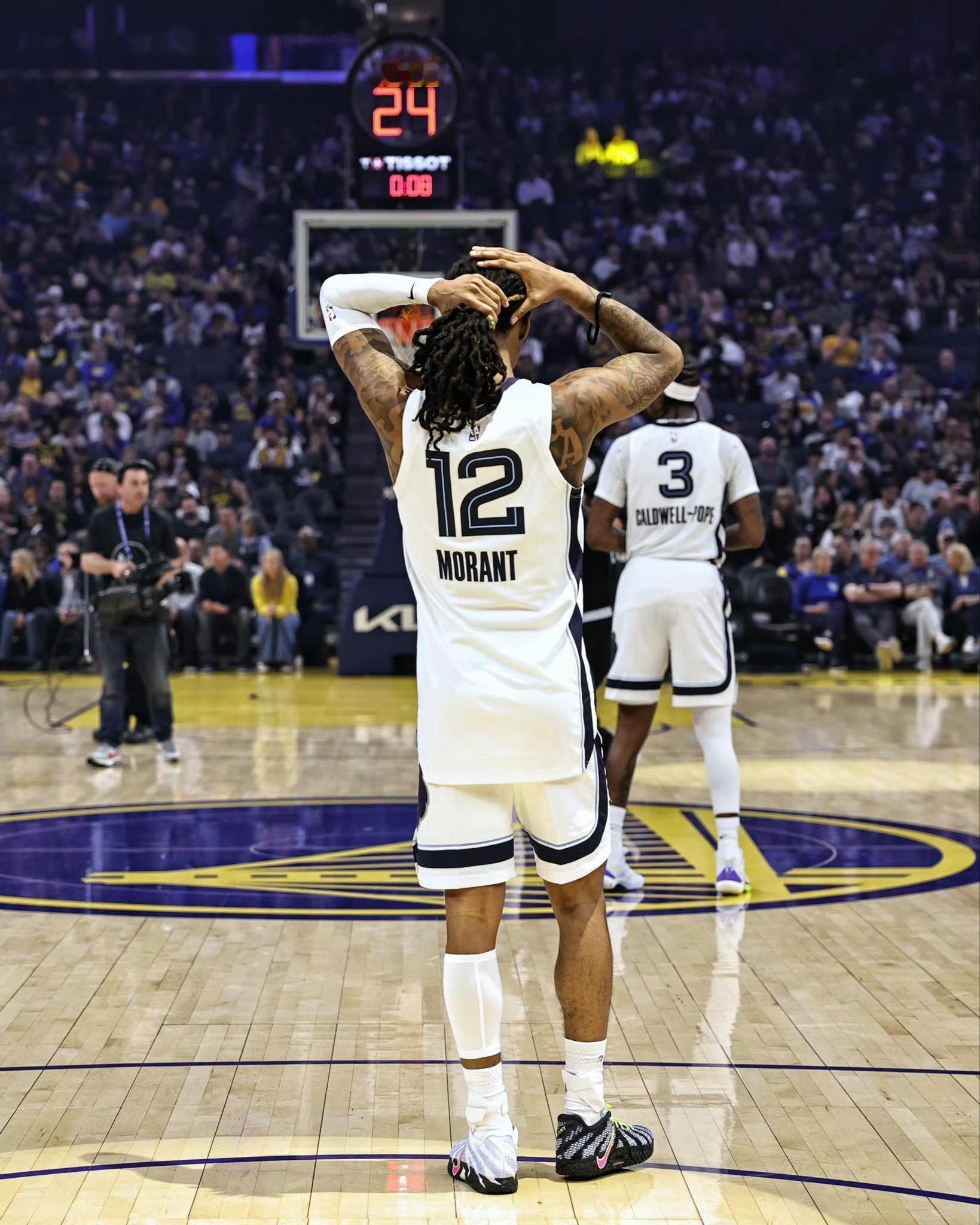 莫兰特被灰熊禁赛一场关系是有点不对劲了，底薪湖人吧莫兰特被球队禁赛一场 ​​​