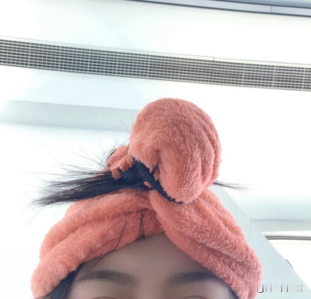 办公室的烟味儿导致我精神不正常了
办公室总有人吸烟，夏天还能开窗，冬天关着门被空