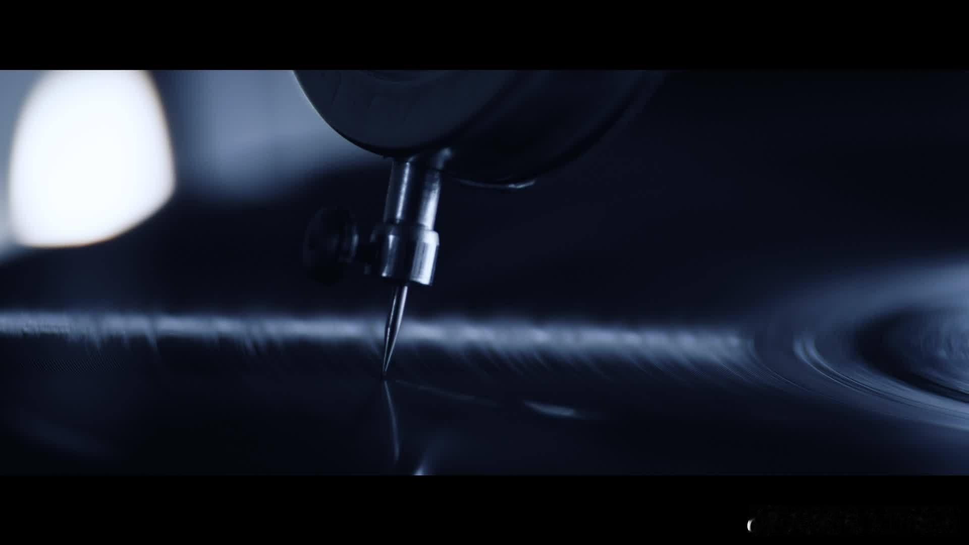 电影《狂野时代》上映登热搜，毕赣执导、易烊千玺舒淇主演，罗永浩强烈推荐，看不懂不