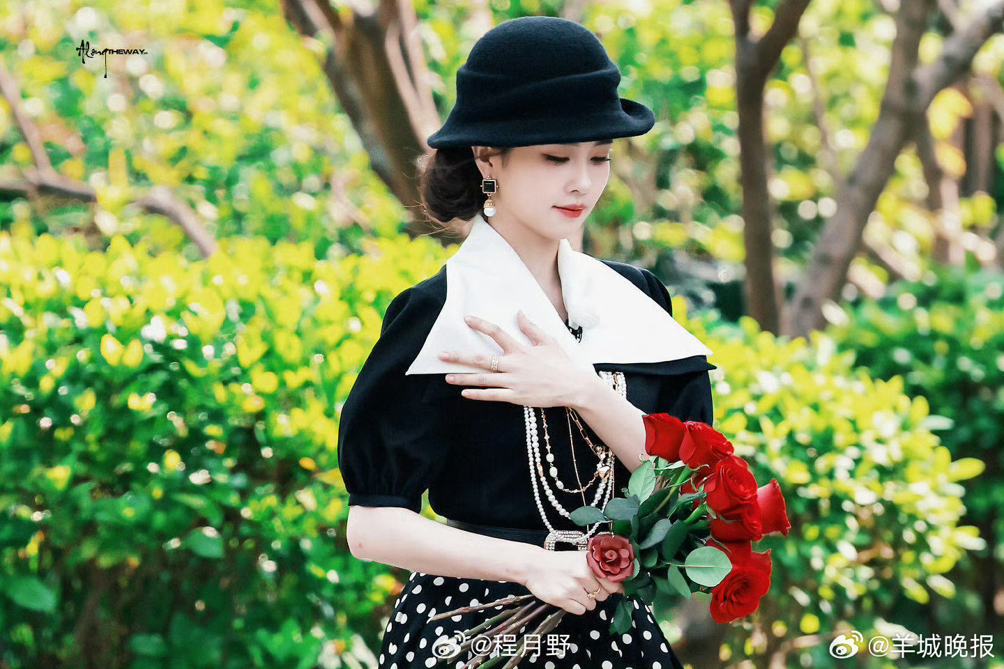 【谁的繁花造型让你一眼心动】繁花盛开，光影交织，总有一款惊艳造型能瞬间触动心弦。