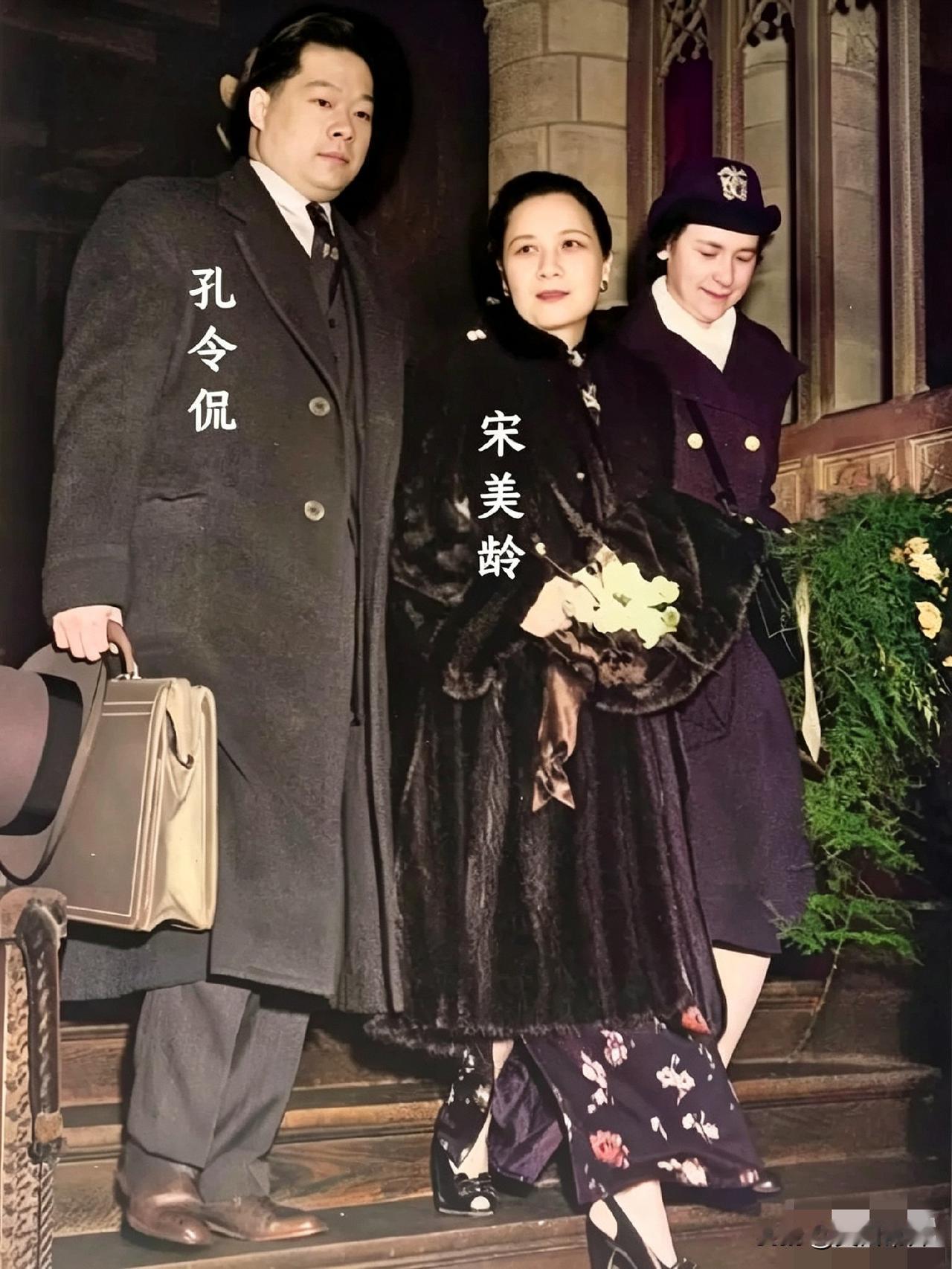 四十年代，洛杉矶，宋美龄刚搞完一场公开活动，从会场里头走出来。就在她旁边，跟着个