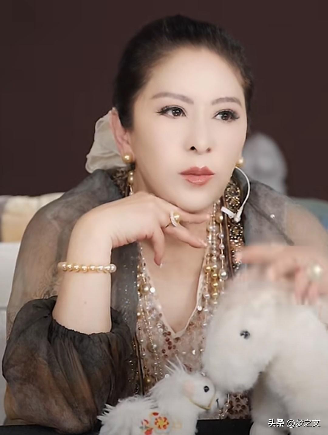其实向太心里还是有小儿子的，毕竟手心手背都是肉，都是自己十月怀胎生下来的孩子，只