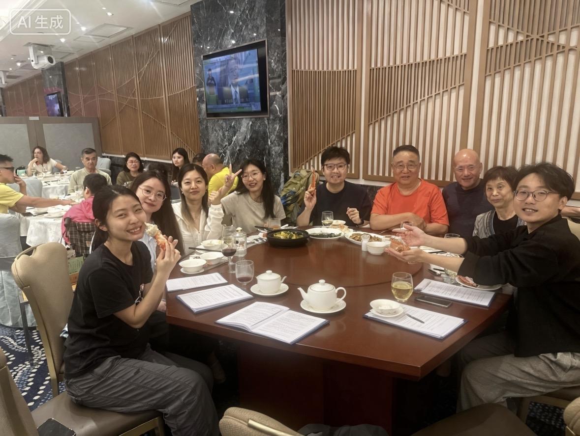 “第一名”的认真吹牛会
特朗普有个特点，把自己想要的事说成别人想要的事儿。比如他