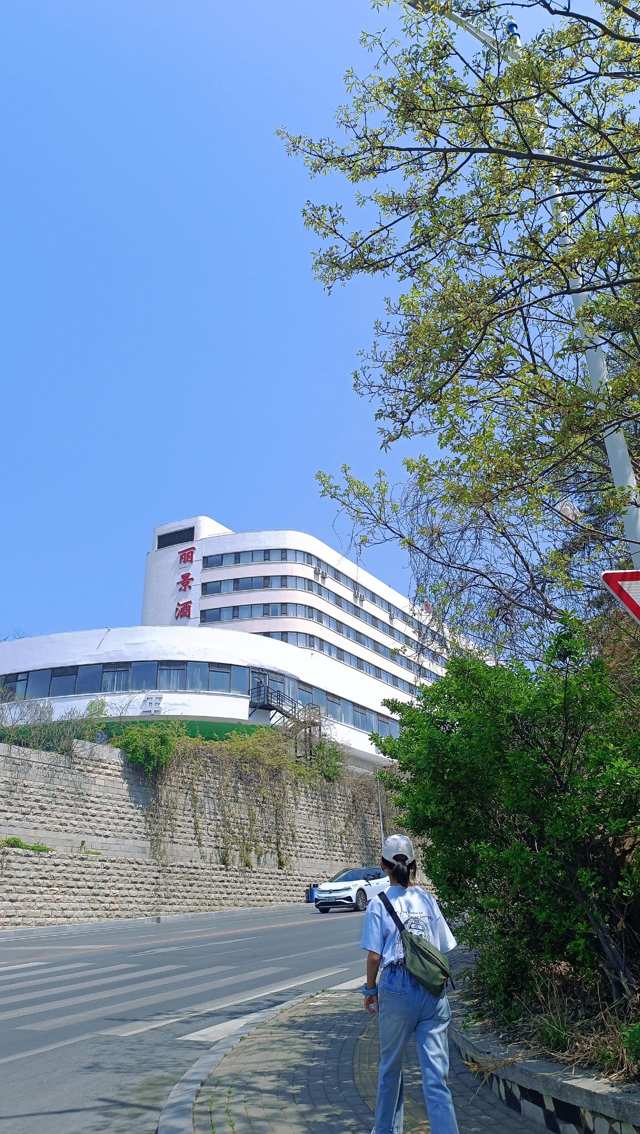 连载第三条[可爱]
在计划外的看了一场表演，加上前面的排队，又因为踢毽子的场地太