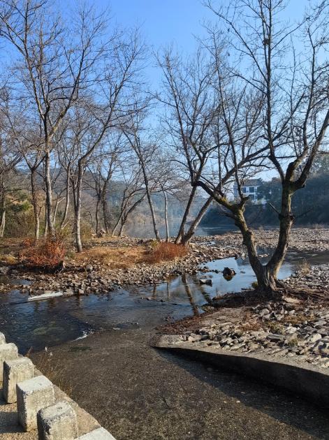 西方国家不能容忍中国收回自己的领土台湾，却能容忍美国占领格陵兰岛，吞并加拿大，它