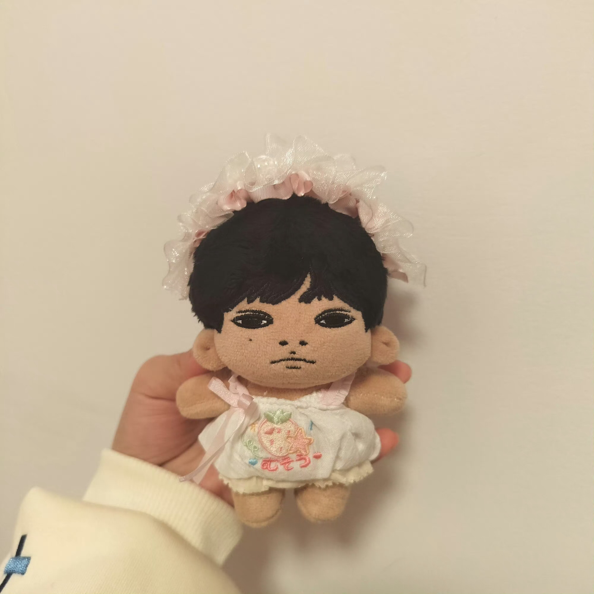 张极的娃娃鄙鄙极，棉花娃娃里最有特色的一个，有种淡淡的抽象感，设计师你是天才