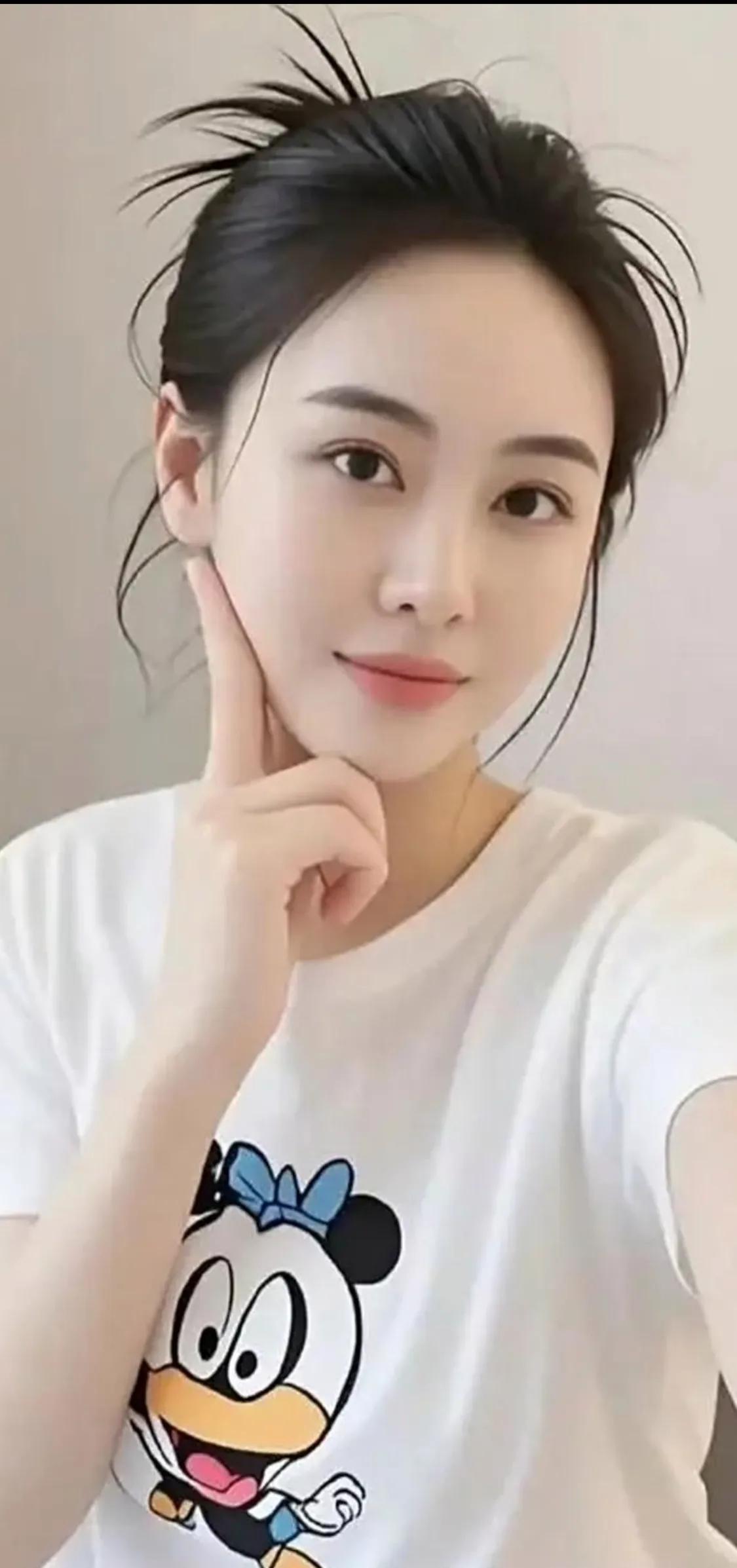 为什么有些女人颜值一般，却能吸引无数男人的目光？

咱就这么说吧，不同的女人有不