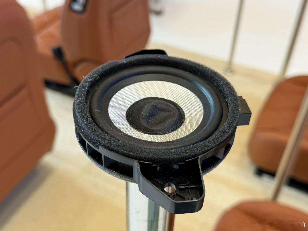 现在这媒体素质参差不齐，看这手也是真够欠的！晚上奇瑞瑞虎9有个发布会，人家厂家在