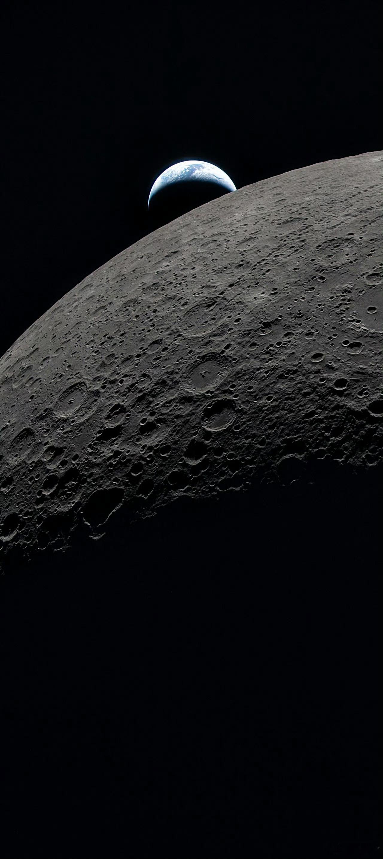 NASA发布有史以来最清晰的月球照片古老撞击坑、月溪、岩层、碎石纹理纤毫毕现，月