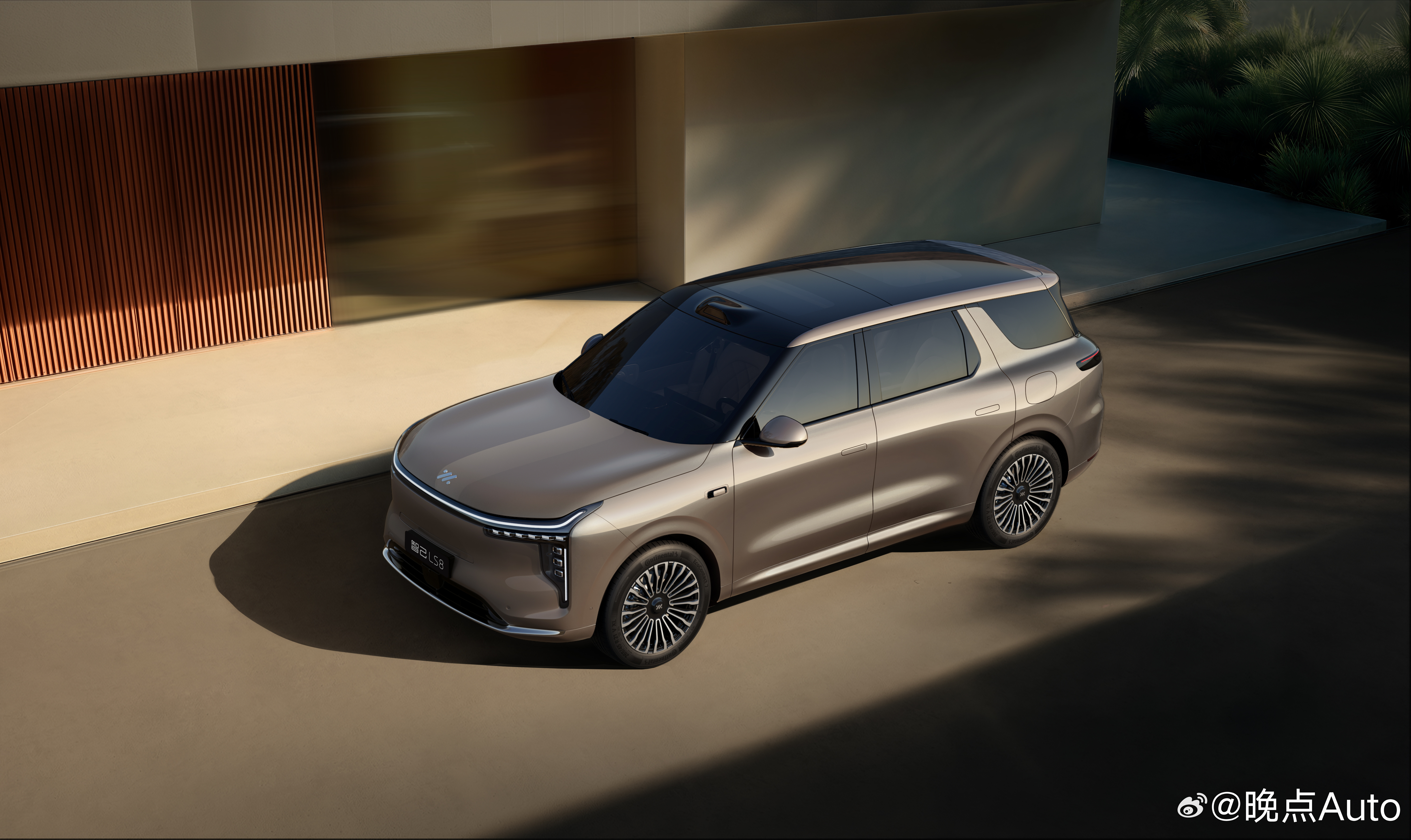 智己 LS8 将于 3 月 26 日正式开启预售。新车将首发智己汽车的首个智能体