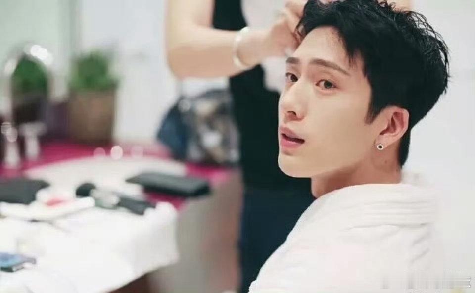 反复爱上井柏然，他身上的那种熟男感谁懂啊～ 