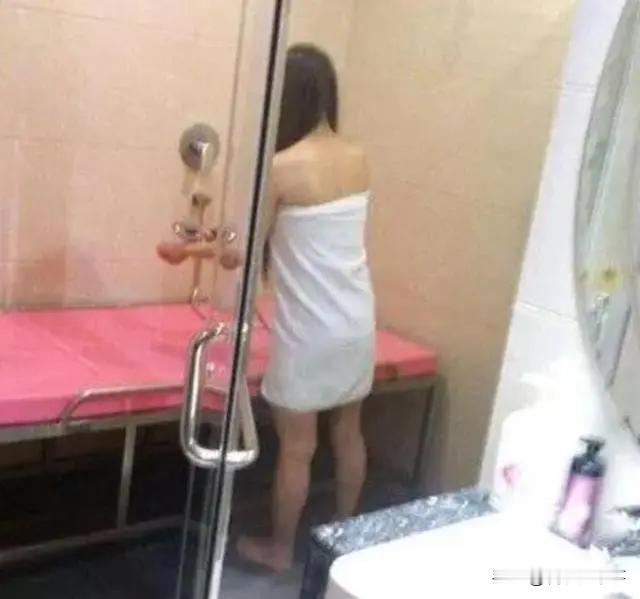 胆大包天啊！广西桂林，三名男子把歪门邪道用在了失足女身上，通过冒充警察，拿着事先