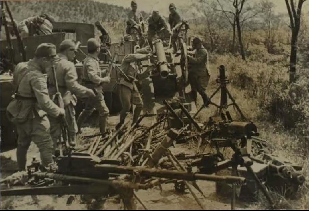 1940年宜昌作战中，中国军队在作战和撤退的过程中，丢弃的武器装备被日军缴获。