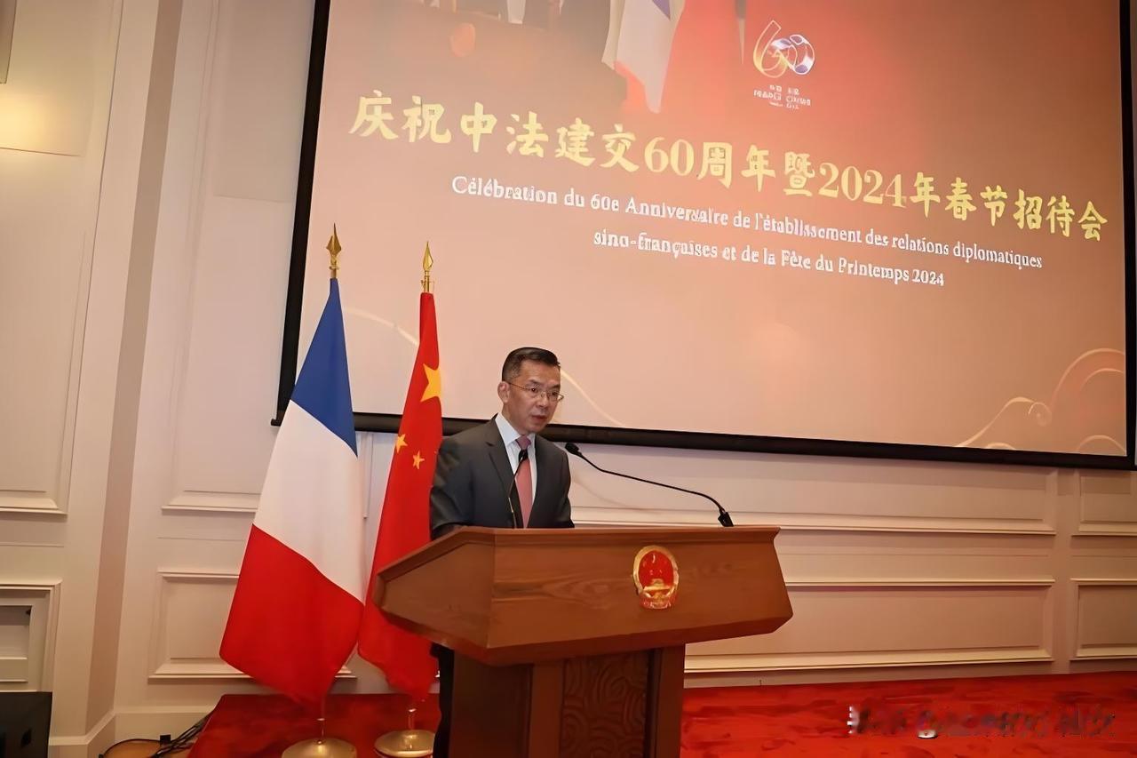 “中法友好”横幅本该挂在春熙路上永久留存的，怎么如今已经不见了踪影？法式焦糖拿铁