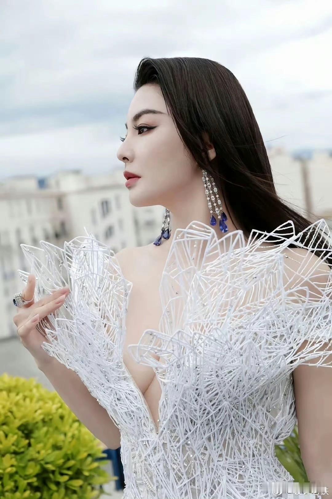 这是服装艺术还是人体艺术