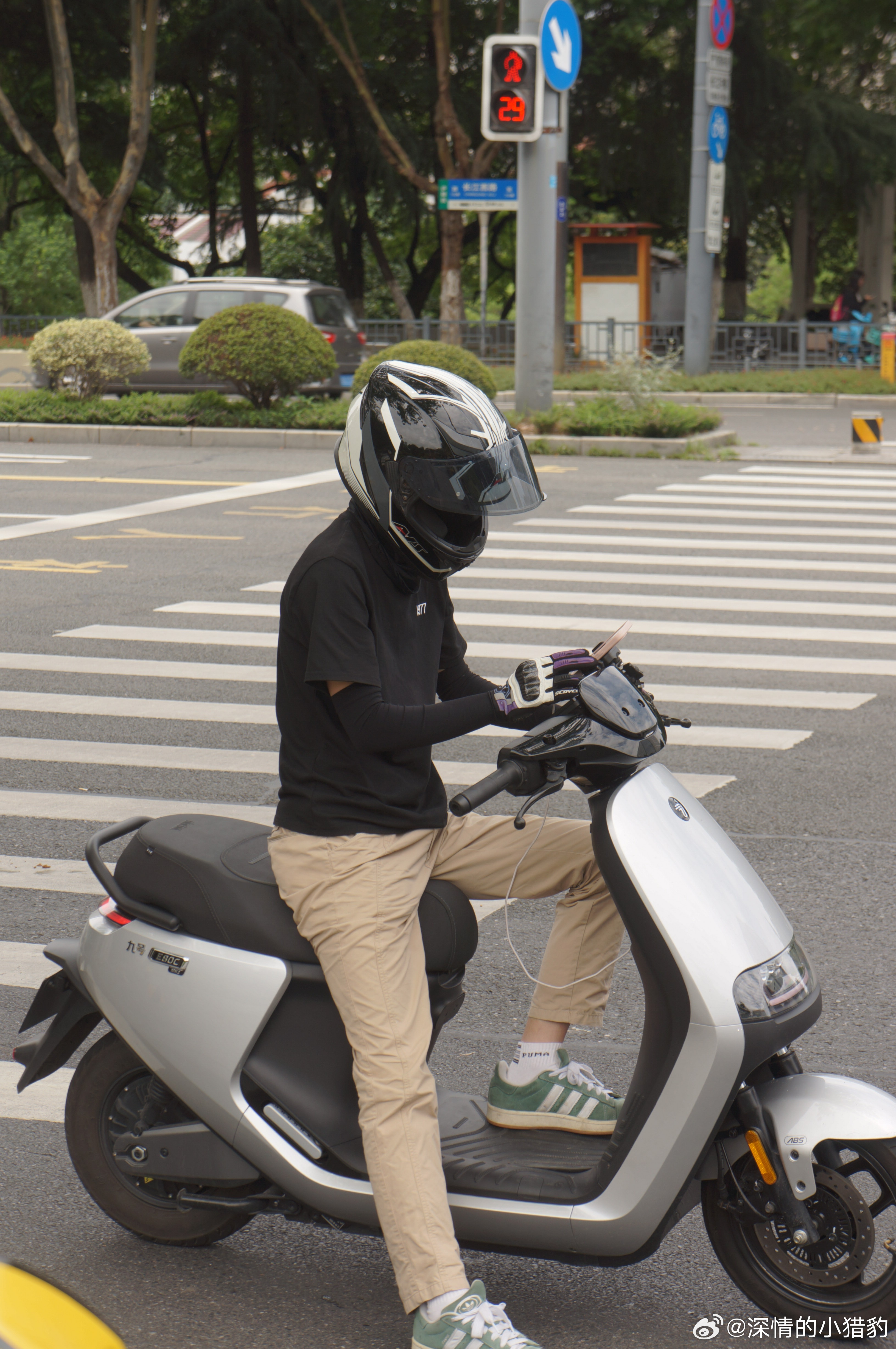 这样骑车会慢一点 